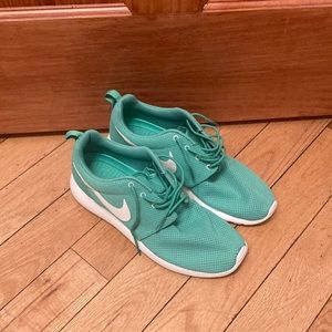 Nike Roshe Run Gamma Green